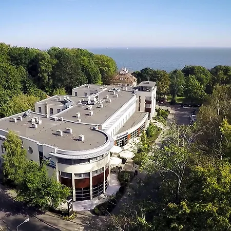 Nadmorski Hotel 4*